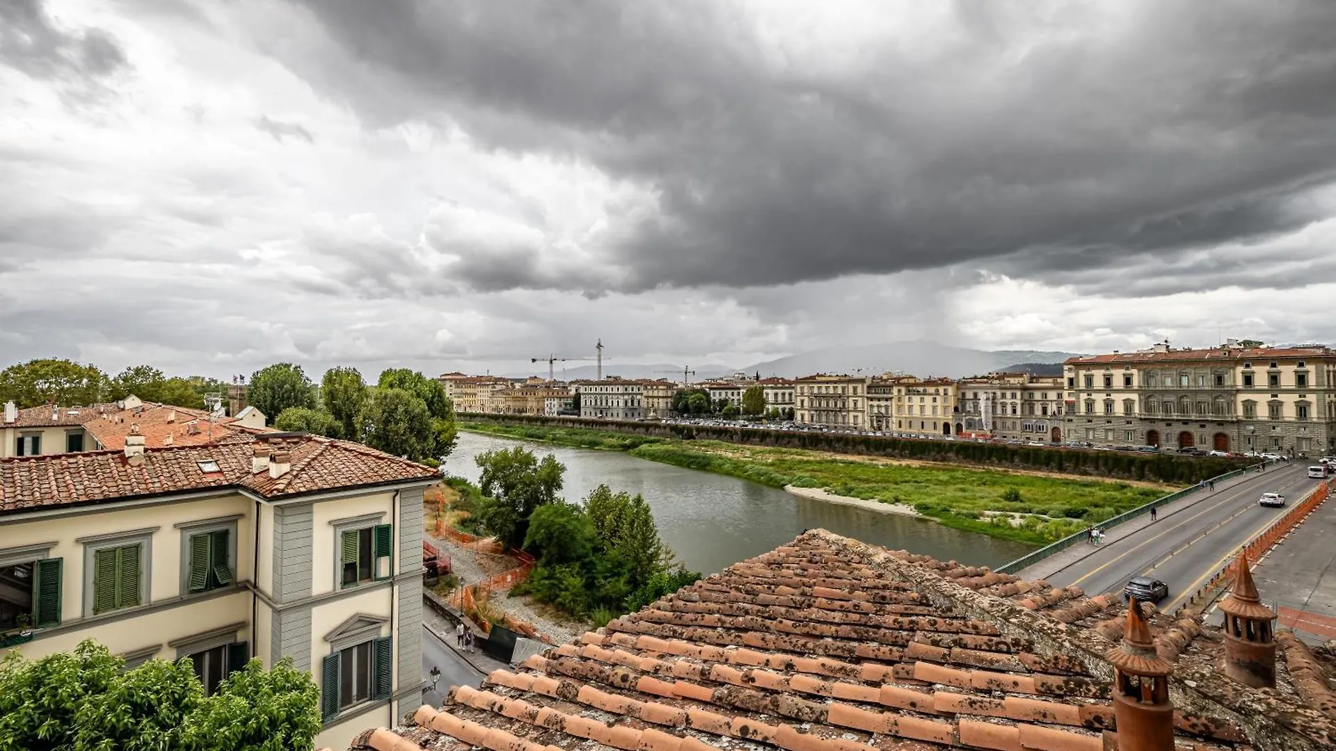 Yid Wonderful Balcony View On Florence Apartment
