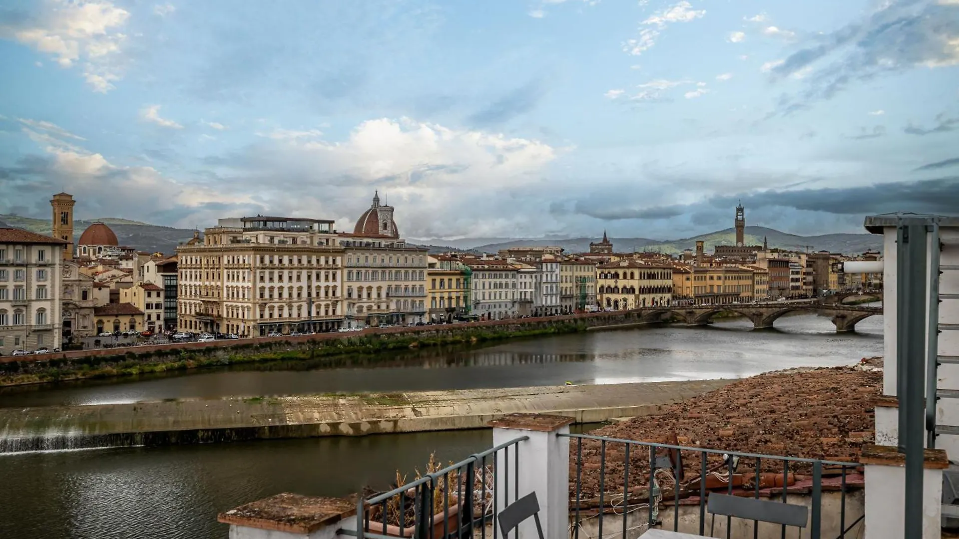 Yid Wonderful Balcony View On Florence location