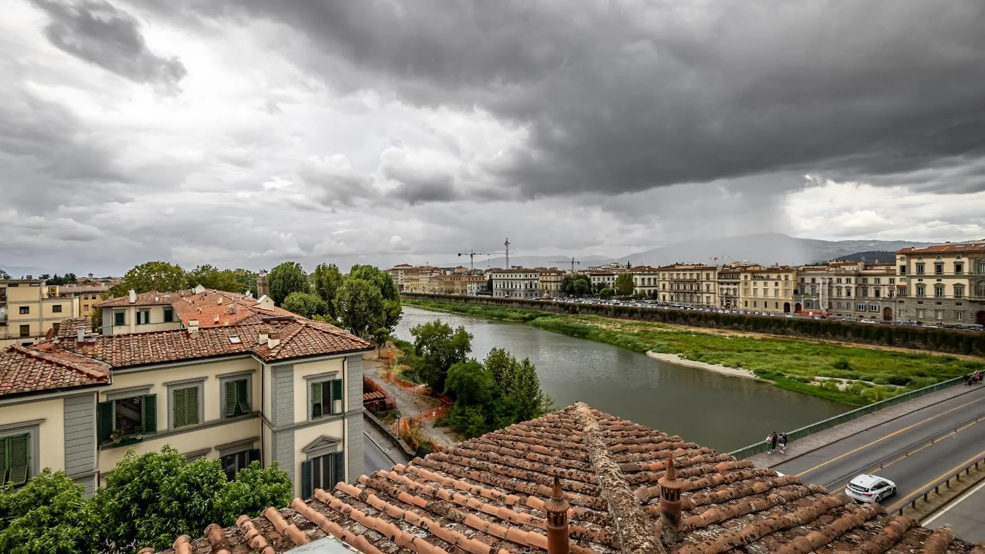 Yid Wonderful Balcony View On Florence 0*,